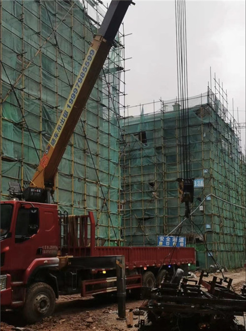 兴海县“慢工细活”—— 吊车的 “微动控制” 技术