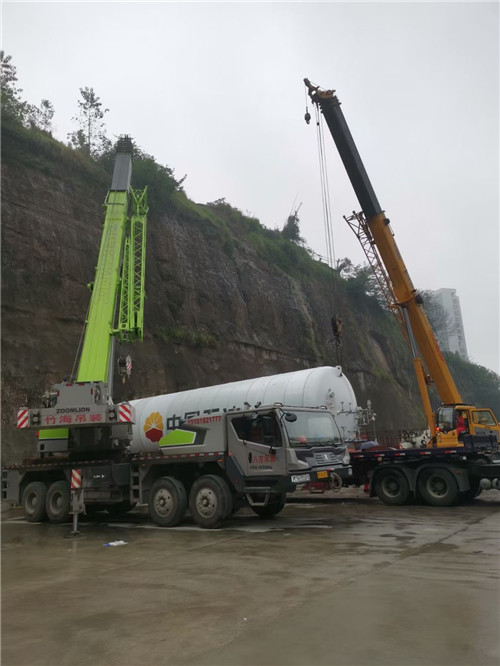 兴海县“不怕风雨冻”—— 吊车的 “恶劣环境适应” 技术